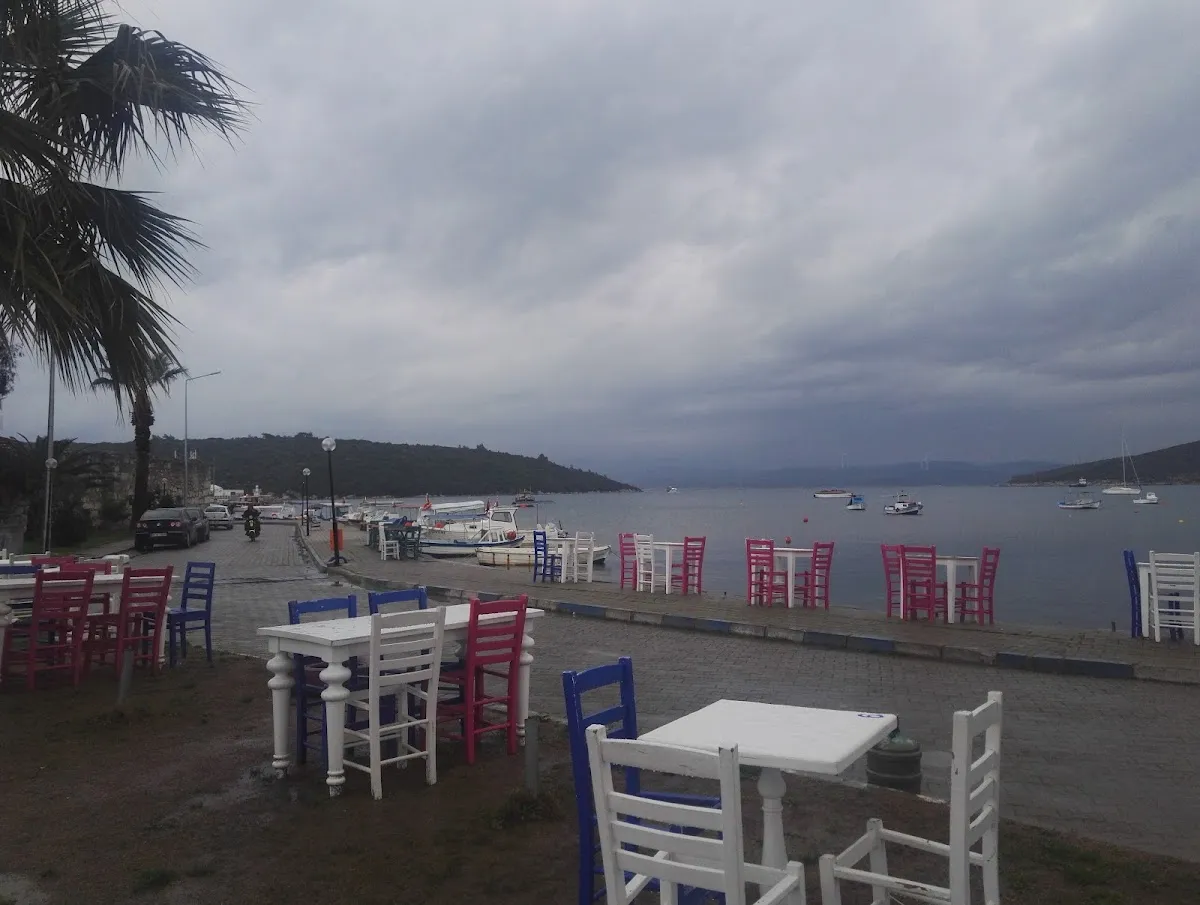 Acıktım Pide Çorba Kebap Salonu - 