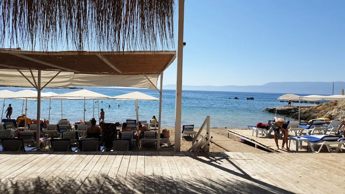 AKKUM BEACH CLUB SIĞACIK - Restaurants Küçük Akkum İşletmesi 5