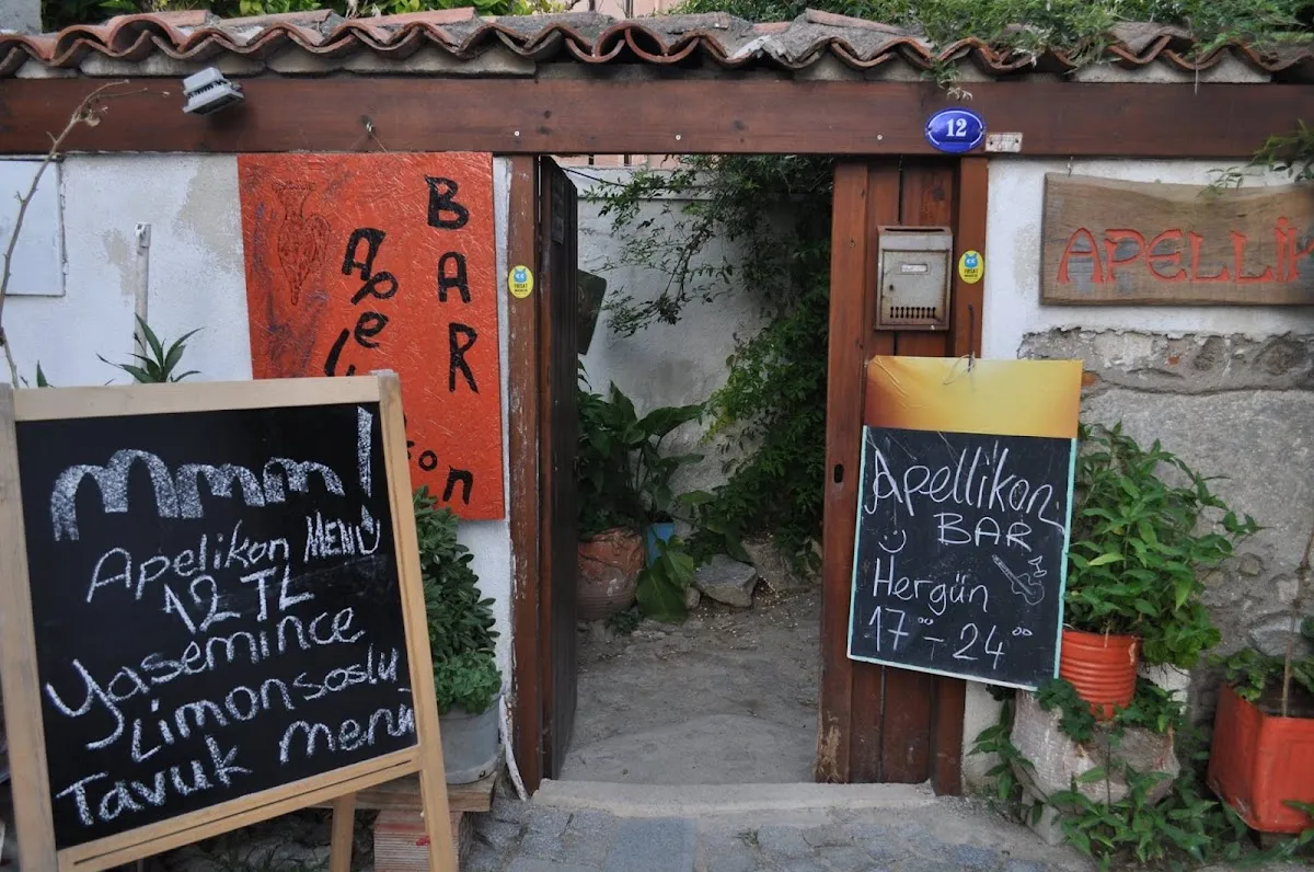 Apellikon Bar - Entertainment Apellikon Bar - Entertainment Sığacık 4