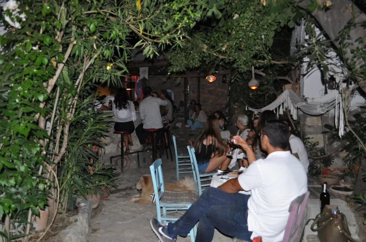 Apellikon Bar - Entertainment Sığacık 5