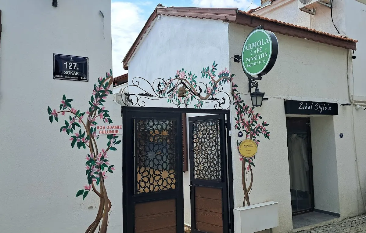 ARMOLA PANSİYON CAFE - Hotels Sığacık 2