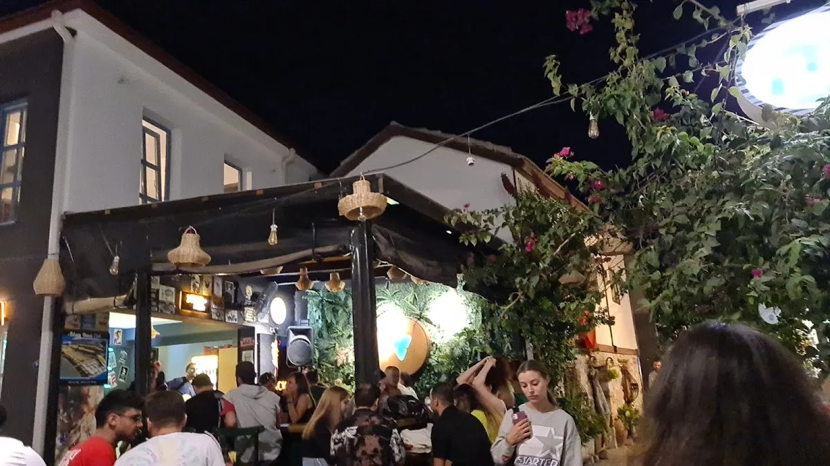 Black food-drink-music - Entertainment Sığacık 132. Sokak kaleiçi 2