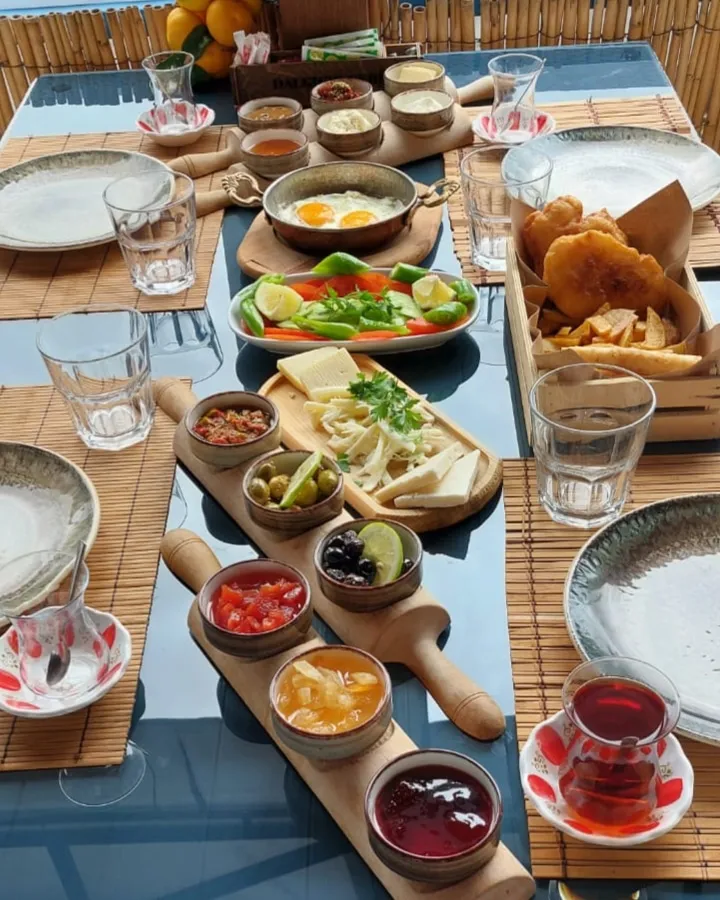 Dalgıçın yeri kahvaltı salonu gözleme - Breakfast Places Sığacık mahallesi eski Sığacık yolu 81 Eski Sığacık yolu akarca kavşağı karşısı 2