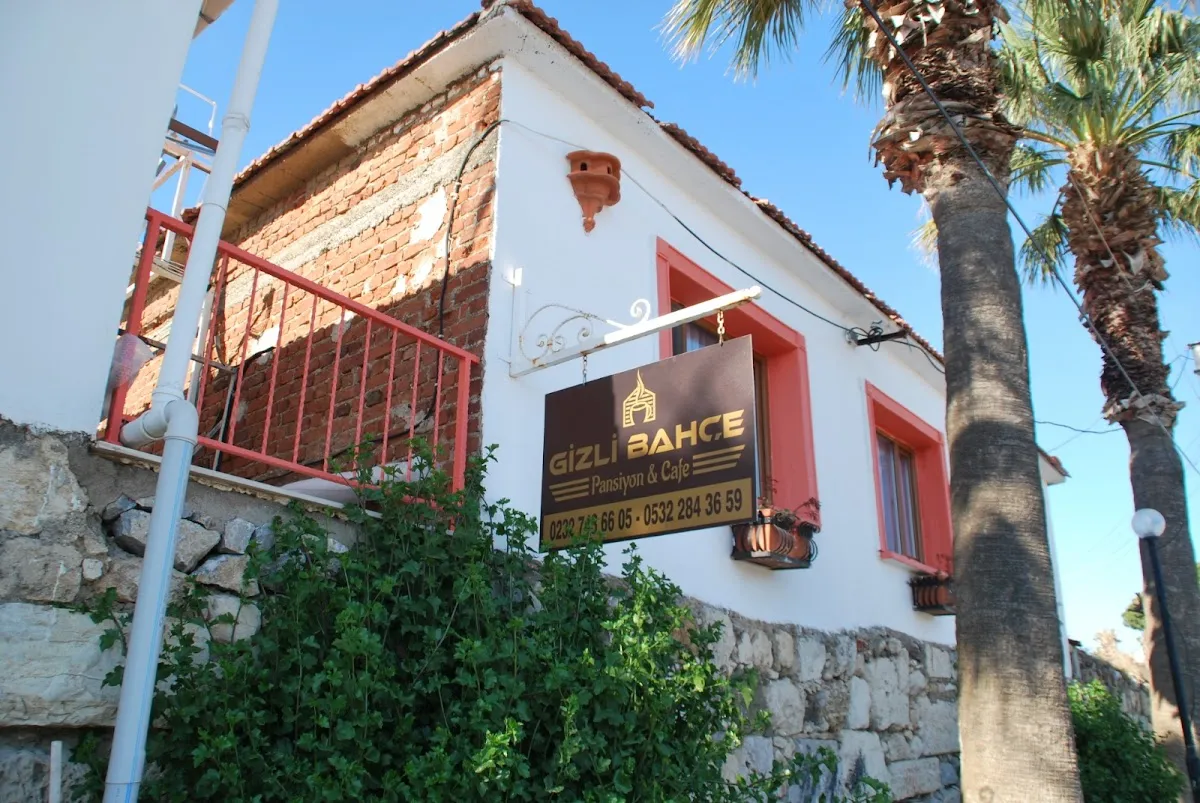 Gizli Bahçe Pansiyon & Cafe - 