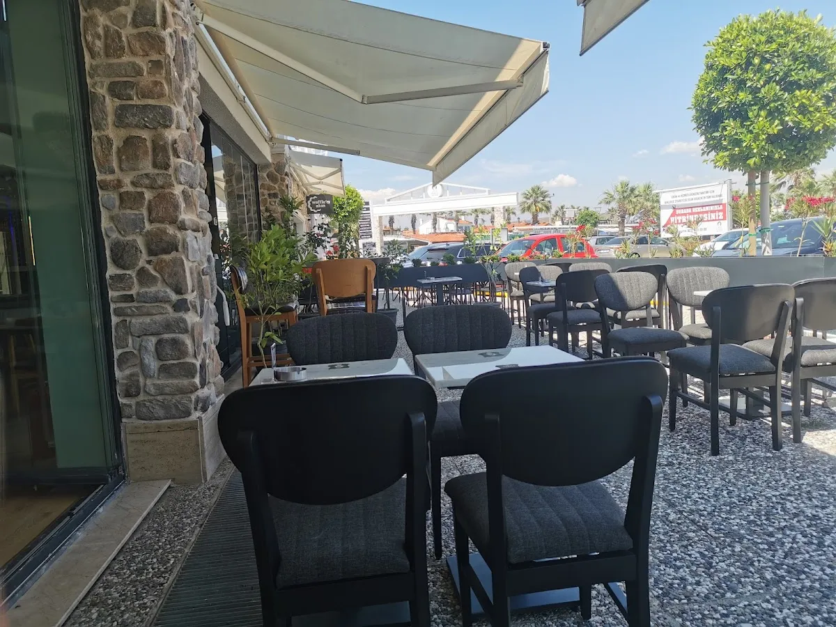 Hausbrandt Coffee & Pub - 