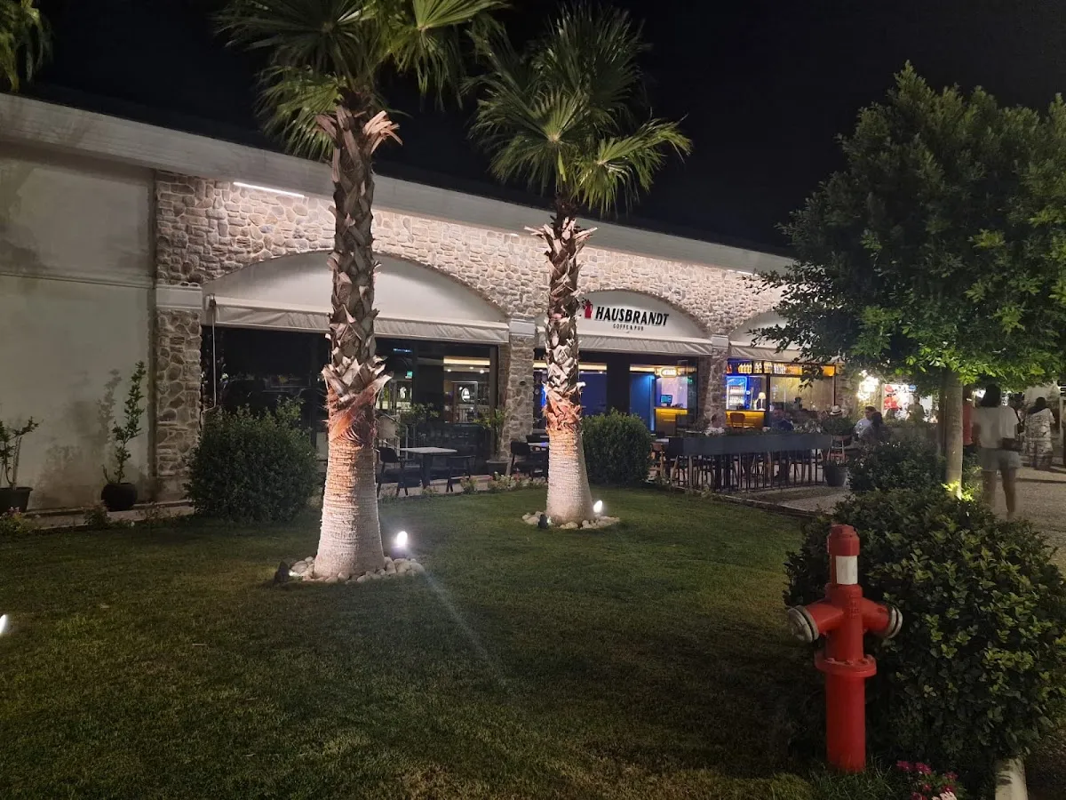 Hausbrandt Coffee & Pub - Cafes Sığacık 3
