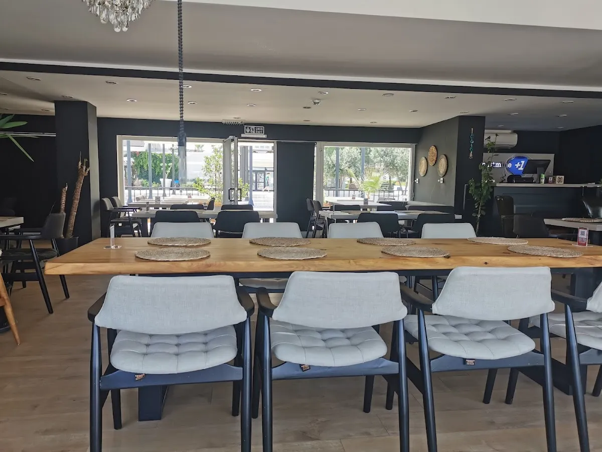 Hausbrandt Coffee & Pub - Cafes Sığacık 4