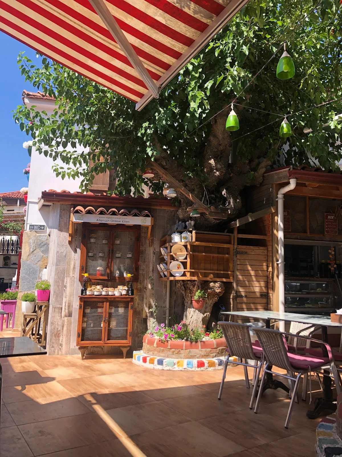 La'dude Art Cafe&Galeri Restorant - 