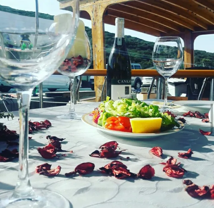 Leb-i Derya Gezi Teknesi - Boat Tours Teos Marina İşletme ve Ticaret A.Ş. 3