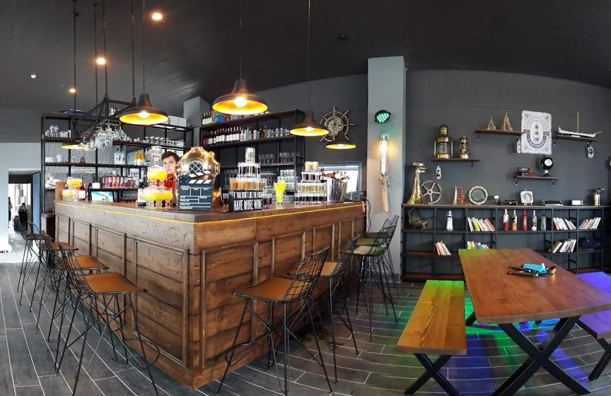 Lighthouse Pool&Pub - 