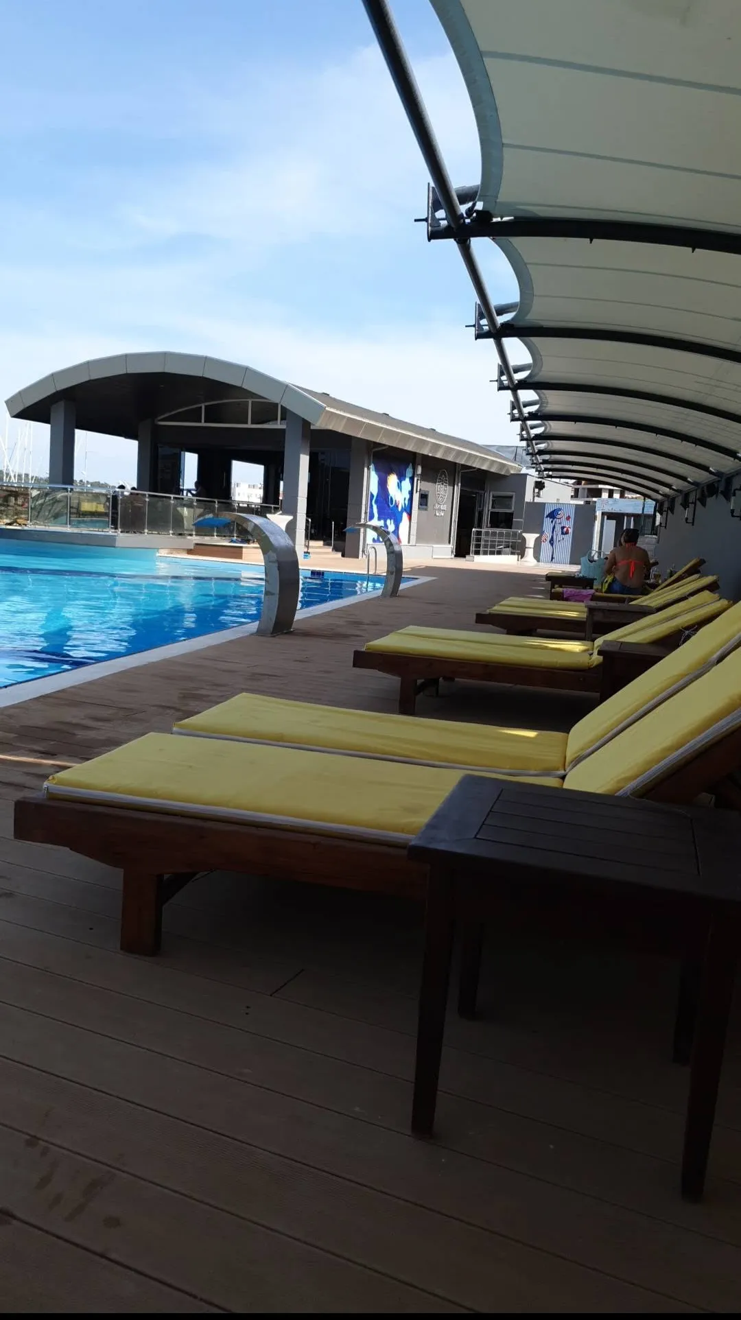 Lighthouse Pool&Pub - Entertainment teos marina yatçı kafe ve havuzu 5