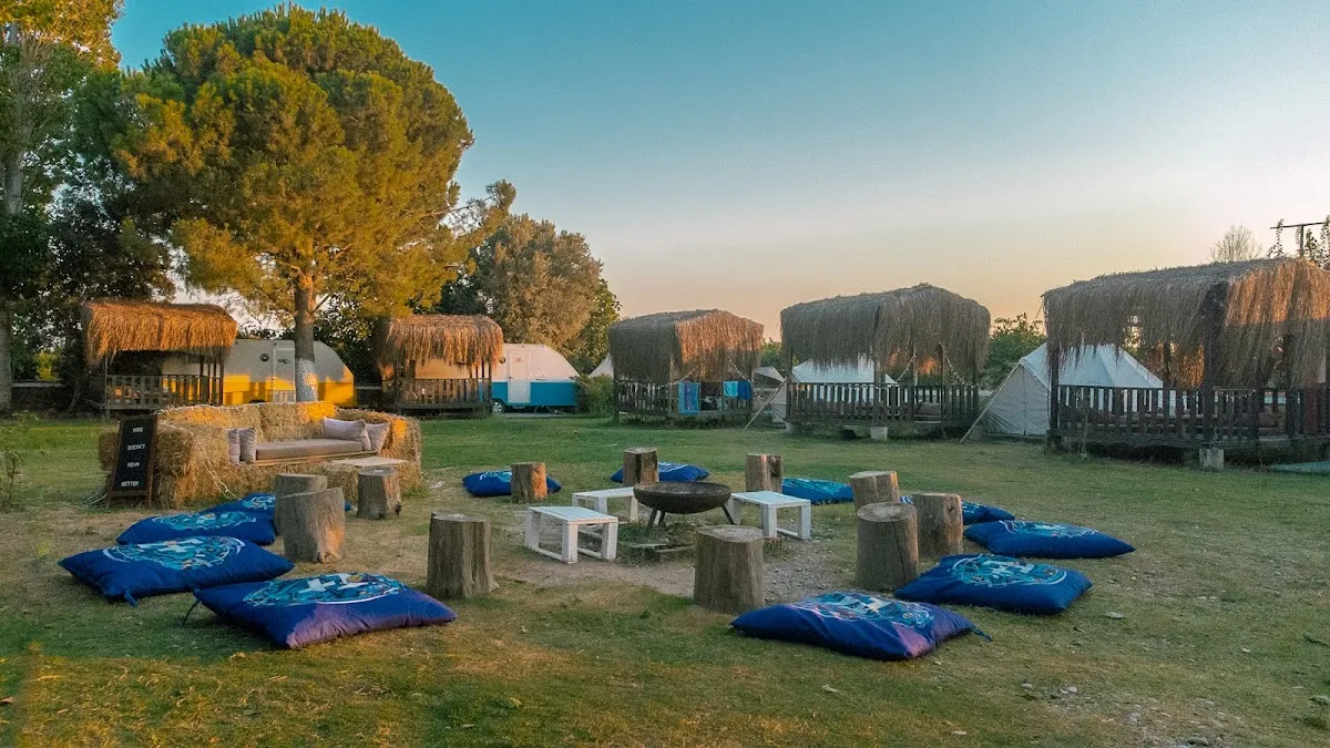 Mona Glamping Caravan Suites - 