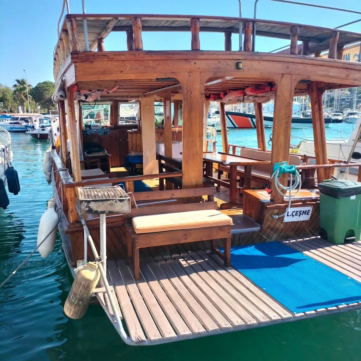Murat Kaptan gezi ve balık avı turları - Boat Tours Sığacık 3