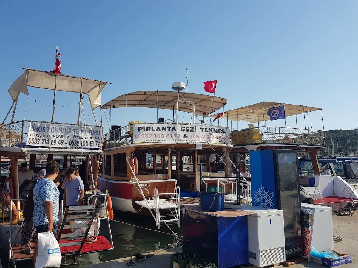PIRLANTA GEZİ TEKNESİ | SEFERİHİSAR TEKNE TURU | SIĞACIK TEKNE TURU | İZMİR TEKNE TURU - Boat Tours Balıkcı Barınağı 3