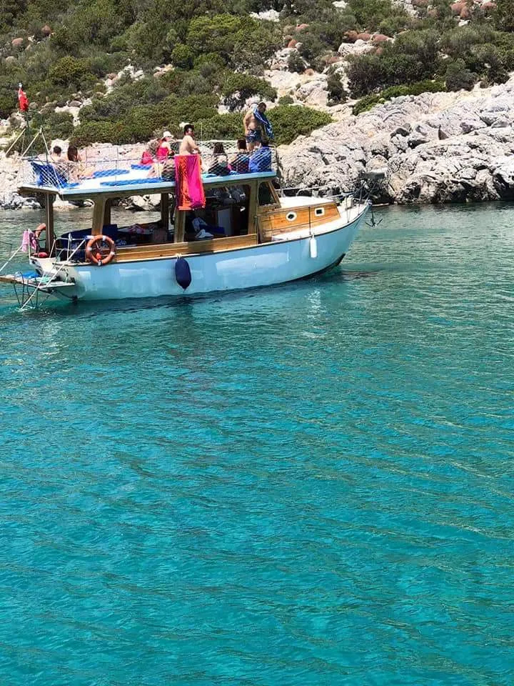 PIRLANTA GEZİ TEKNESİ | SEFERİHİSAR TEKNE TURU | SIĞACIK TEKNE TURU | İZMİR TEKNE TURU - Boat Tours Balıkcı Barınağı 4