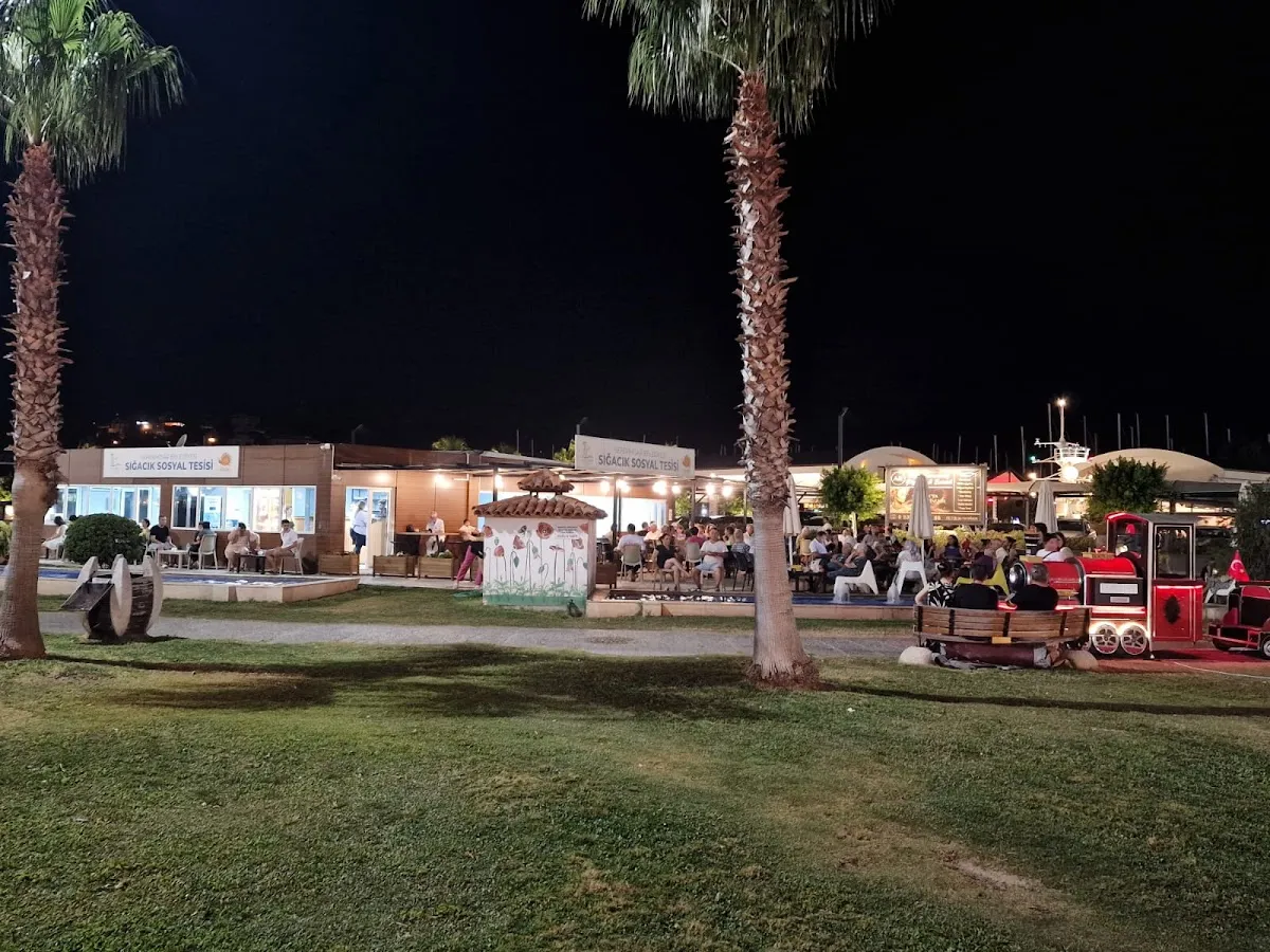 Seferihisar Belediyesi Sosyal Tesisi - Cafes Düz alan 4