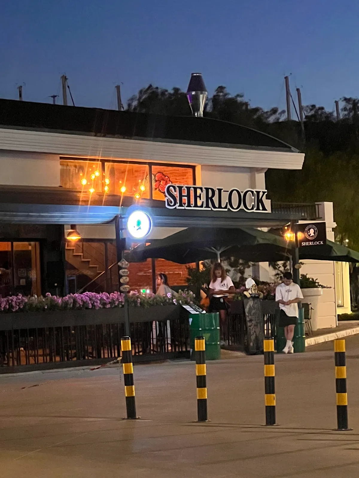 SHERLOCK STEAKHOUSE & PUB - 