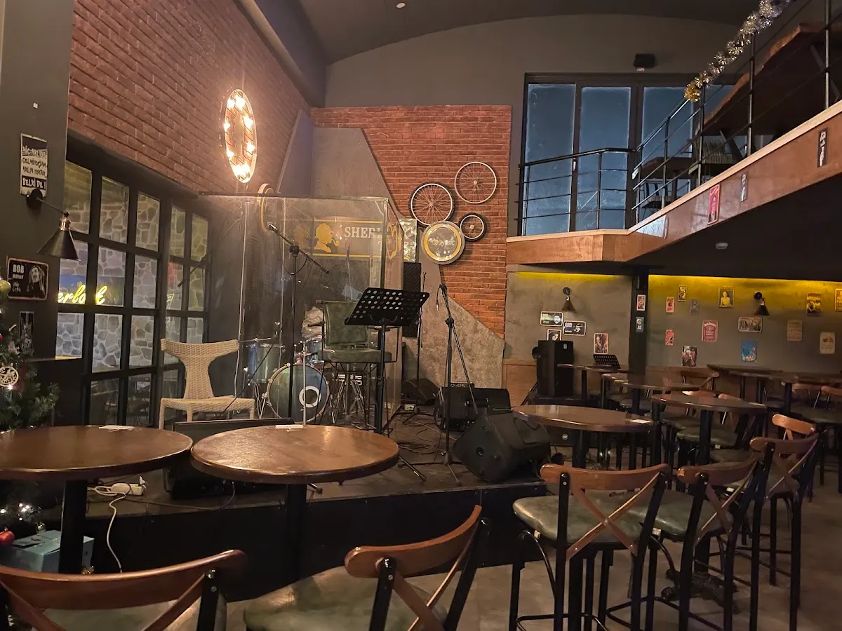 SHERLOCK STEAKHOUSE & PUB - Restaurants Sığacık Mh 4