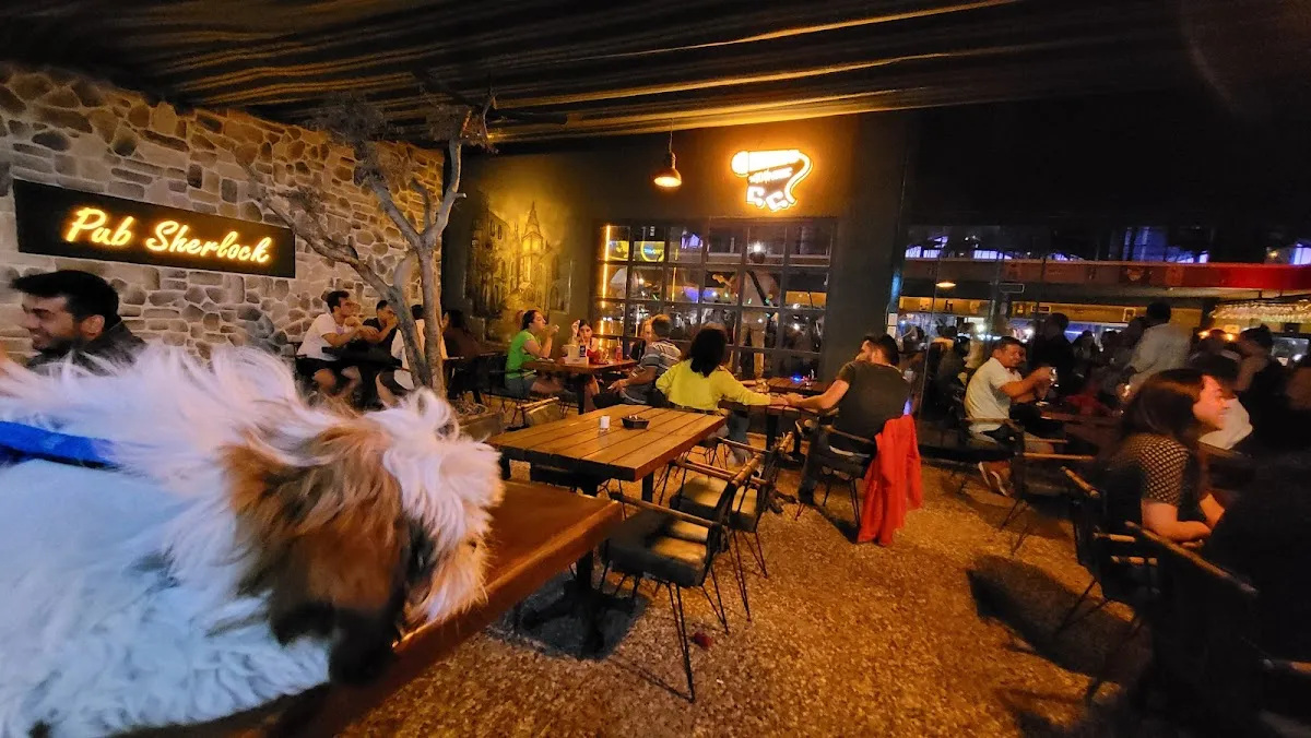 SHERLOCK STEAKHOUSE & PUB - Restaurants Sığacık Mh 5