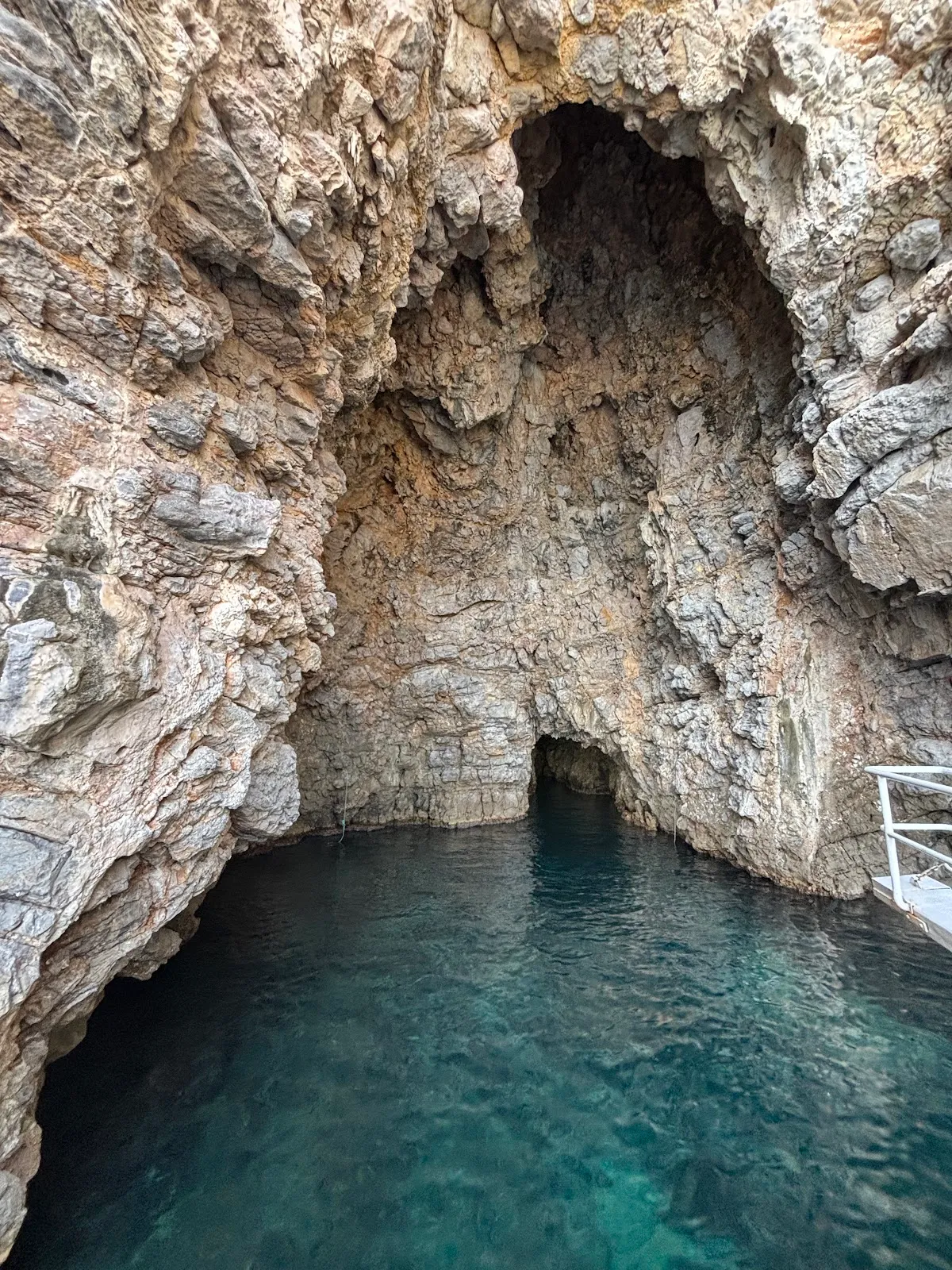 Sığacık Tekne Turu Olimpia Korsan Teknesi - Boat Tours Sığacık Mahallesi Balıkcı Barınağı 2