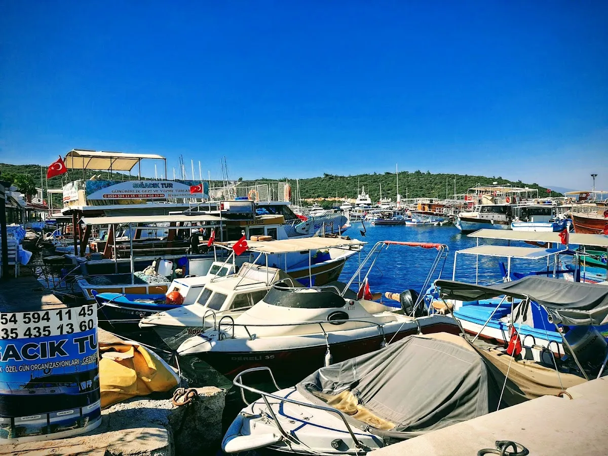 Sığacık Tekne Turu - Boat Tours BALIKCI BARINAGI BURC RESTRORANT ÖNÜ 4