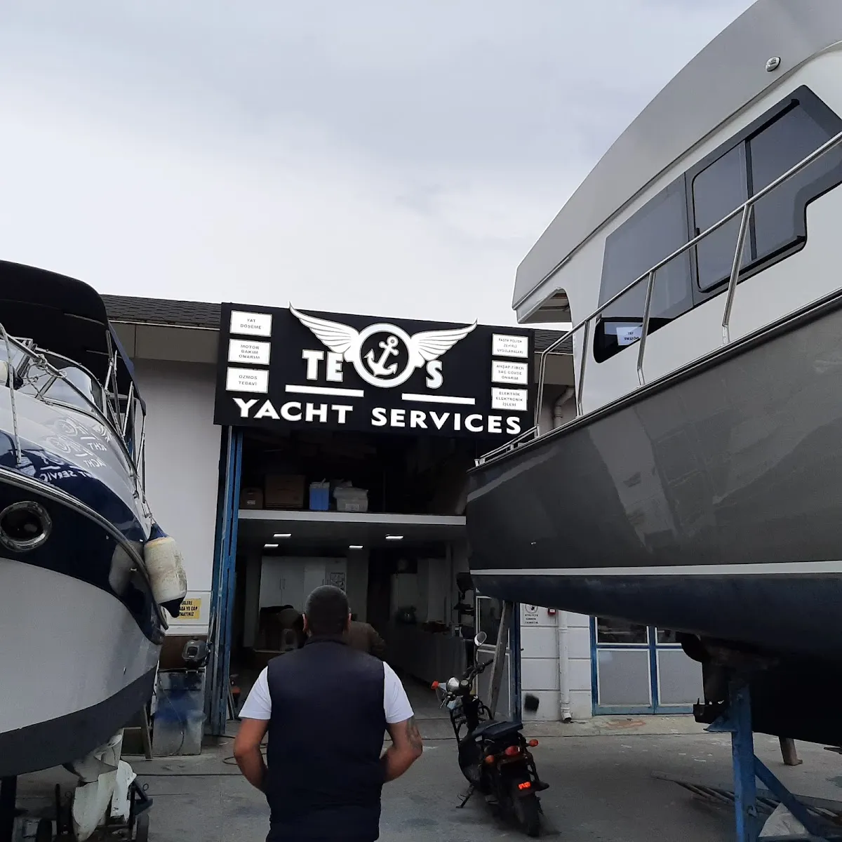 Teos Yachting Services - Boat Tours Teos Marina içi 4