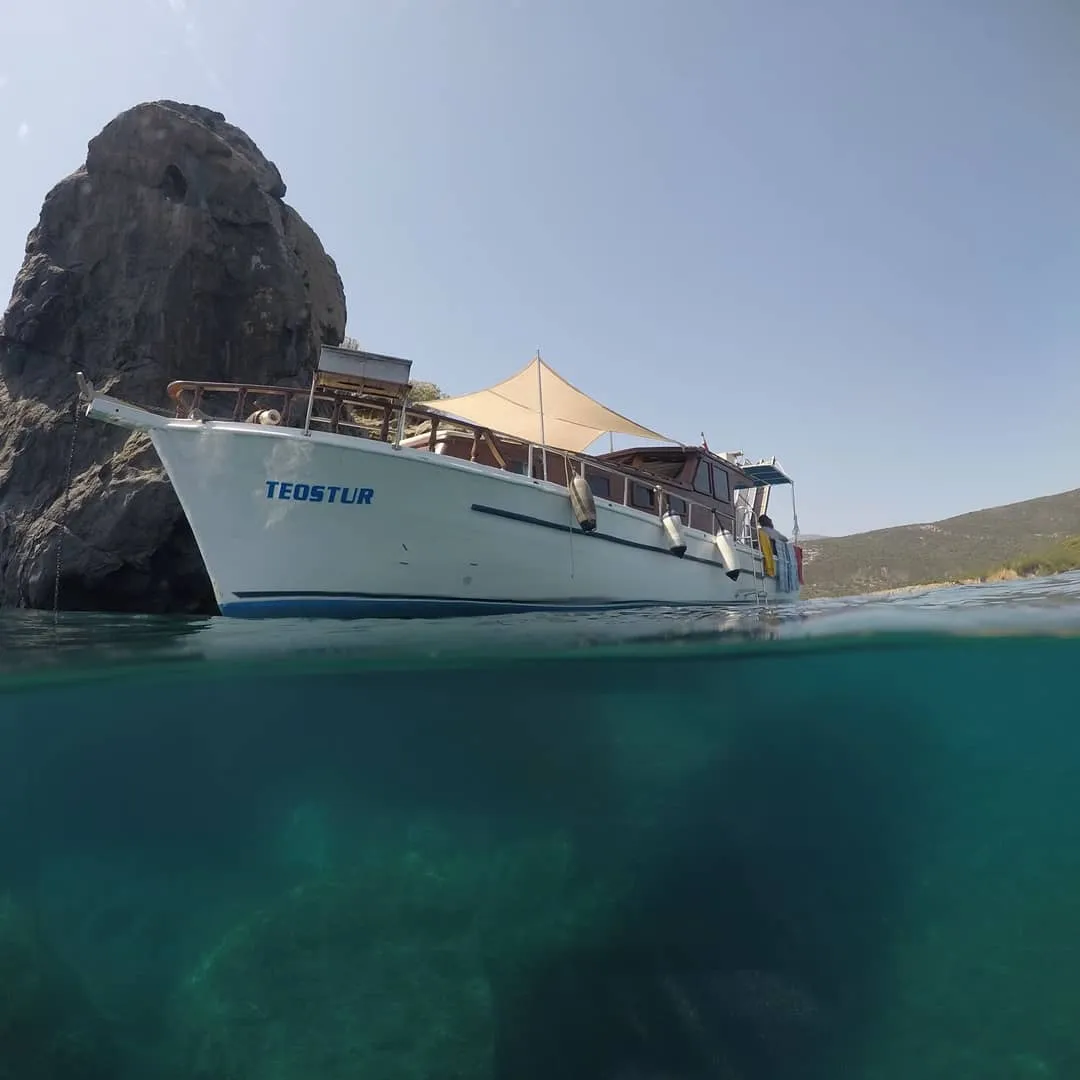 teostur gezi teknesi private tour - Boat Tours su ürünleri 4