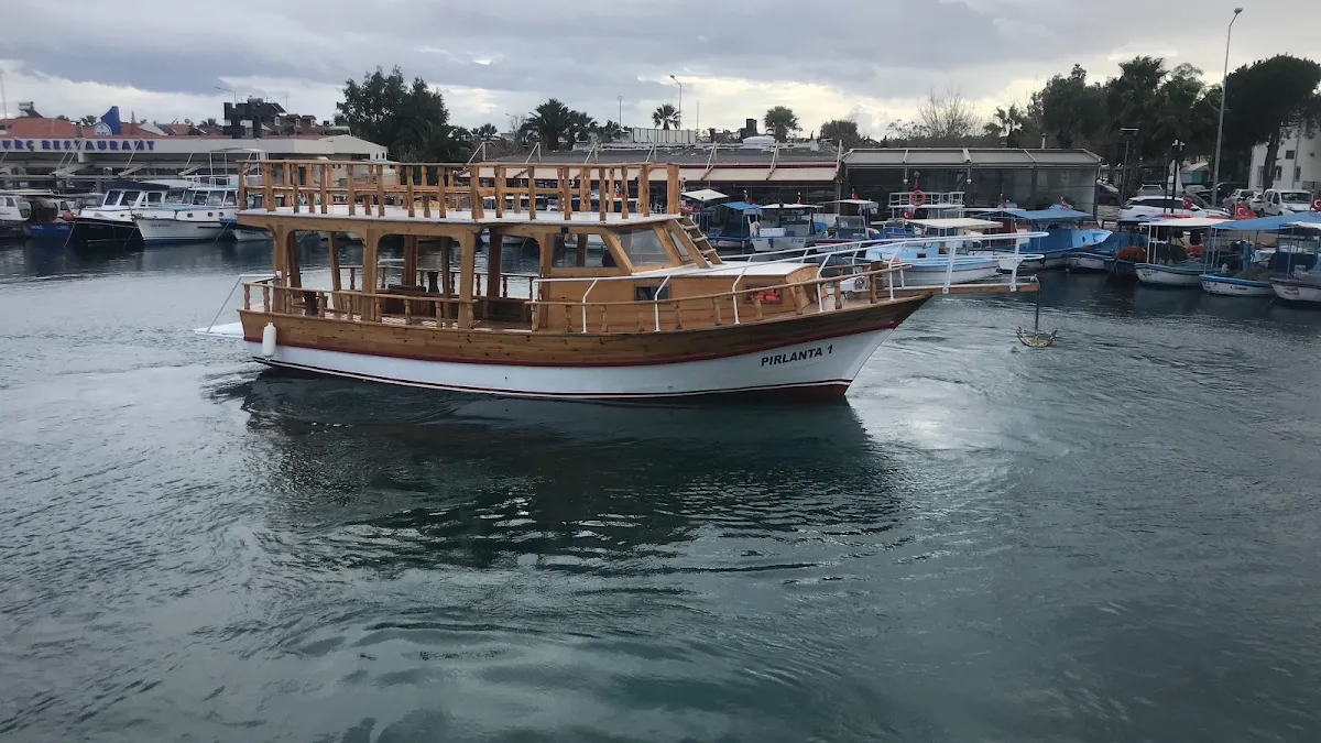 Zinos gezi teknesi - 